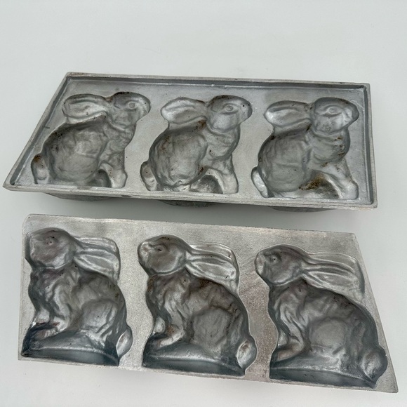 Vintage 3 Bunny Cake Mold - Picture 4 of 4